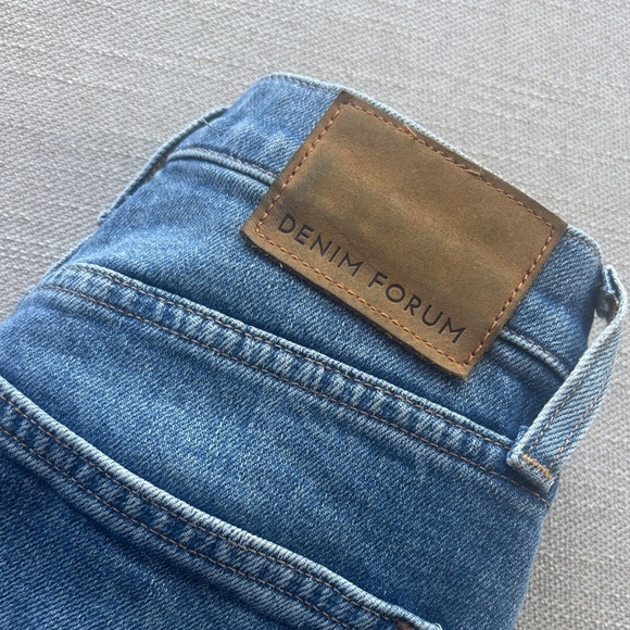 Aritzia Denim Forum The yoko high rise slim 28L Woman’s Jeans👖size 24 - Picture 12 of 12